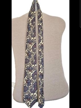Vintage Briar Paisley Silk Tie Benoit's Waterford Conn Hand Fashioned Preppy Ivy